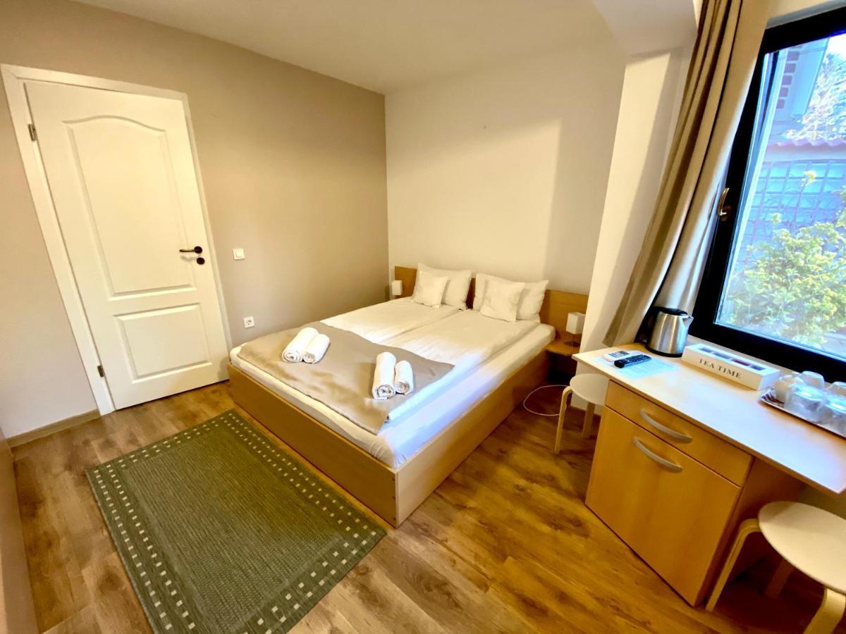 Cristi's Rooms - Pensiune Oradea Extérieur photo